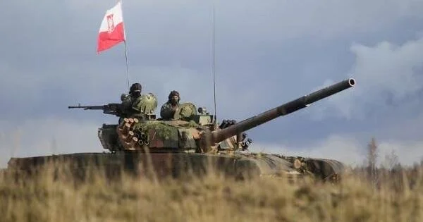 Polşa ordusu HƏRƏKƏTƏ KEÇDİ: Hərbi texnikalar sərhədə doğru İRƏLİLƏYİR VİDEO