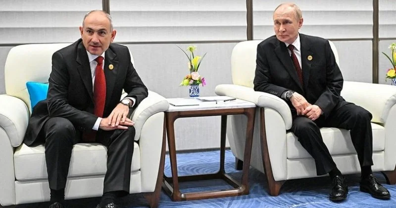 Paşinyan və Putin Rusiya ilə münasibətlərin dərinləşdirilməsini müzakirə edib