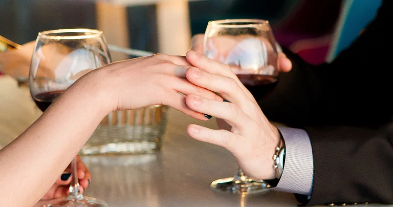 Uzun üzük barmağı olan kişilər alkoqolizmə meyllidirlər..?