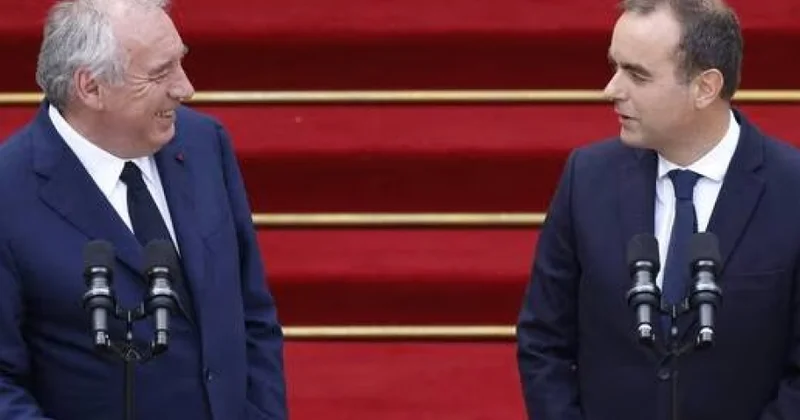 Siyasi partiyalar Makronun yeni Baş nazir tətyinatından narazıdırlar