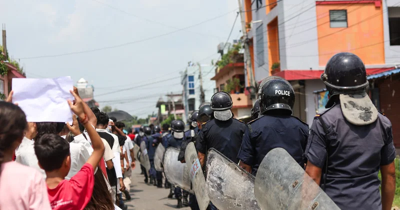 Nepal Ordusu ümumi komendant saatını uzadıb