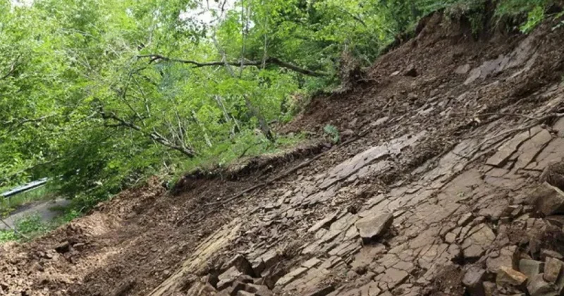 Gürcüstanda torpaq sürüşməsi baş verib, Rusiyaya gedən yol tam bağlanıb