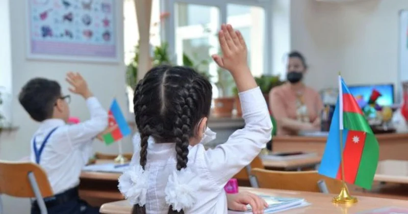 Müəllimlər üçün pul yığırlar, 50 manatı bəyənmirlər, 100 dənn dəm vururlar ŞİKAYƏT VİDEO