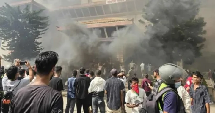 Nepalda iğtişaşlar: 900 ə yaxın məhbus qaçıb, çoxsaylı ölən və yaralı var
