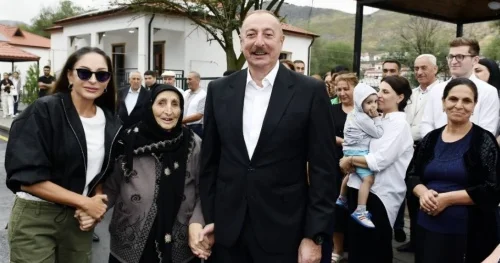 Xaqan ünvanlı LİDER