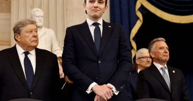 Trampın oğlu Ağ Evə köçdü