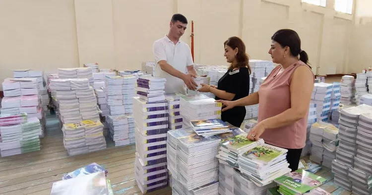 Şagirdlərə 306 min dərslik paylanacaq Valideynlər hara müraciət etməlidir?