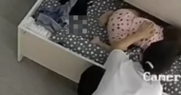 Bakıda bağçada tərbiyəçinin uşağa qarşı kobud rəftarının görüntüləri yayıldı Video