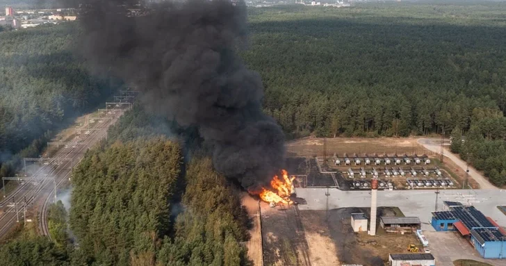Чёрное небо над Вильнюсом: масштабный пожар на газовой станции вызвал панику