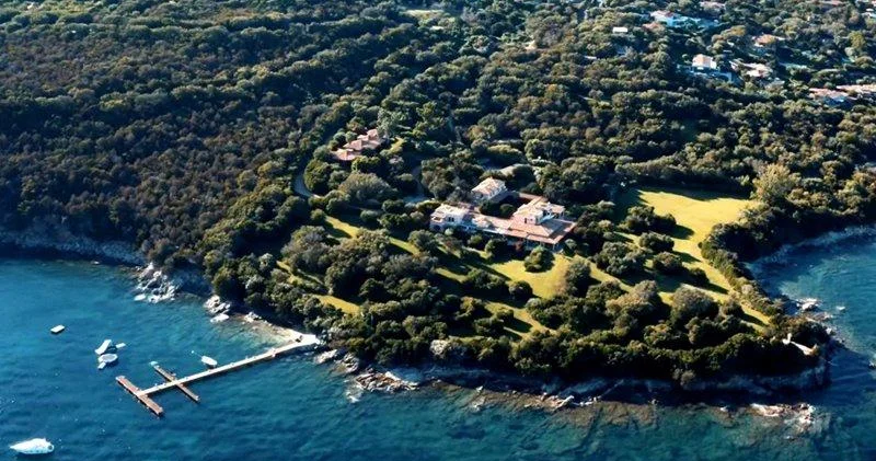 Berluskoninin villası rekord məbləğə satışa çıxarılıb