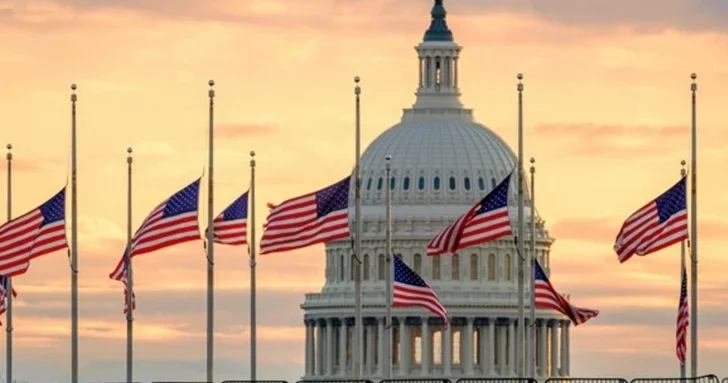 Трамп распорядился приспустить флаги в США из за убийства активиста Кирка