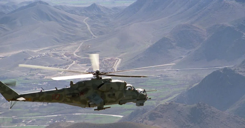 Əfqanıstanda nazir və vilayət rəhbərinin helikopteri dağa çırpıldı