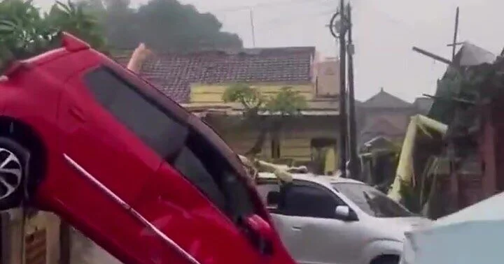 Бали накрыло мощное наводнение ВИДЕО