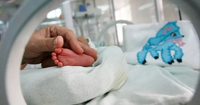 Fiziki məhdudiyyətli körpəsindən imtina edən ana ilə bağlı şübhəli məqamlar
