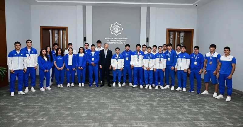 Rəşad Nəbiyev dünya və Avropa çempionatlarının medalçıları ilə görüşüb FOTO