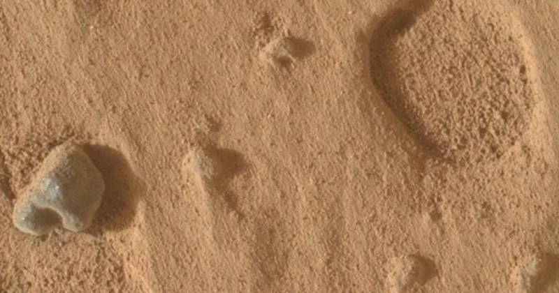NASA Marsda sirli strukturlar aşkar edib