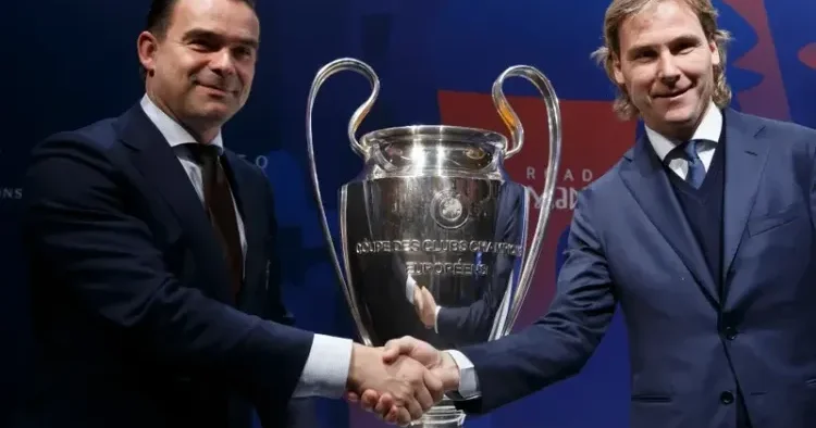 Niderland futbolunun əfsanəsi səhhətinə görə vəzifəsini tərk etdi