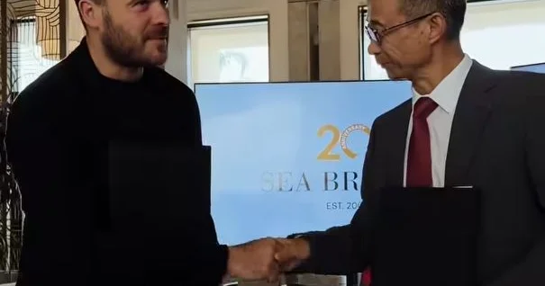 Çinin tikinti nəhəngi “Sea Breeze” ilə əl sıxdı