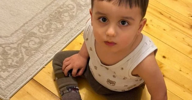 Beyninə qan sızması və böyrək hidronefrozu ilə mübarizə aparan balaca Raula dəstək olaq!