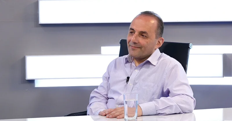 “Ermənistan Konstitusiyanı dəyişəcək” Ruben Mehrabyan Şərq in suallarını cavablandırıb