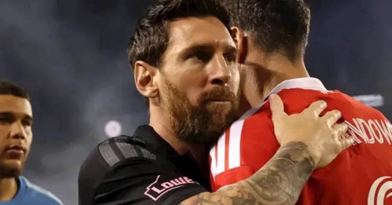 Messi və Levandovski eyni meydanda