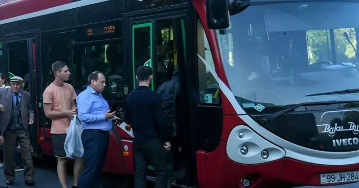 Dərslər açılır, tıxaclar artır Avtobuslar hamıya bəs edəcək?