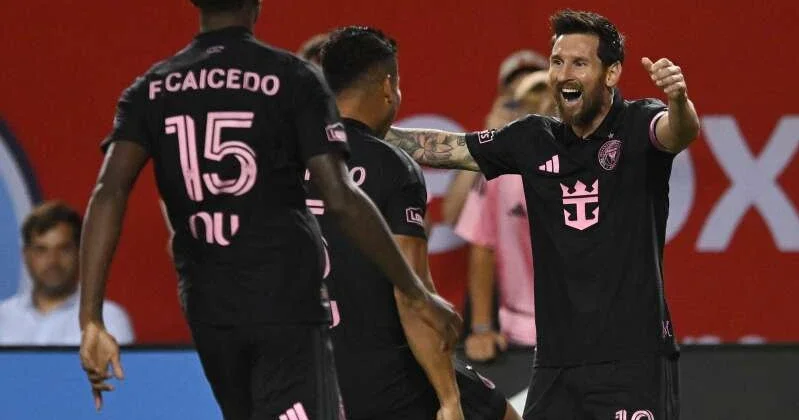 Messi Kazemironu tapdı: Levandovskinin qoluna başla cavab VİDEO