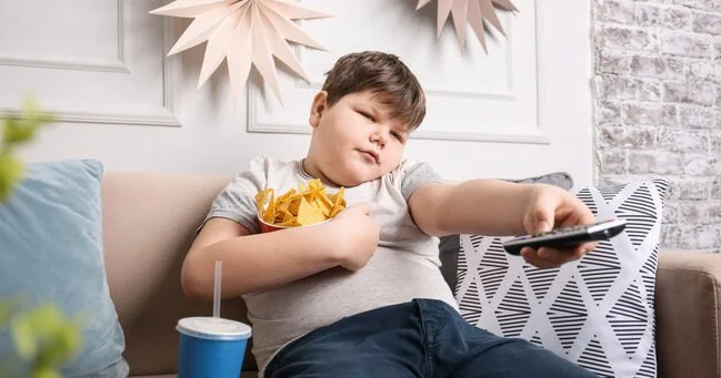 Nə fast food, nə də saatlarla telefon oyunu Uşaqların hədsiz kökəlməsinin gizli səbəbi BƏLLİ OLDU