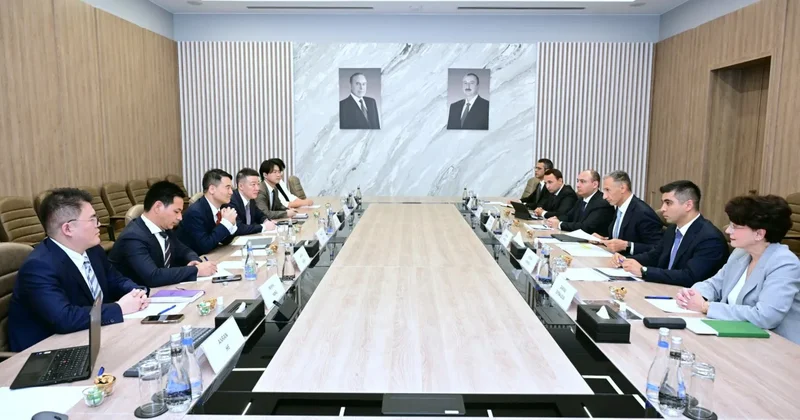 Rəşad Nəbiyev “Huawei” rəhbəri ilə görüşdü