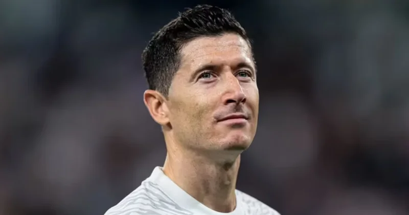 Levandovski stadionun tunelində Messi və Suareslə qucaqlaşdı