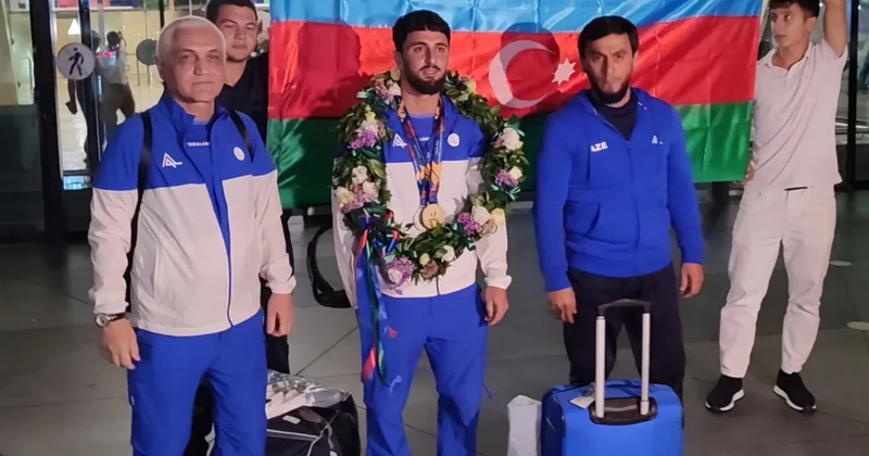 Tələbələr arasında ilk dünya çempionumuz Vətənə qayıtdı FOTO