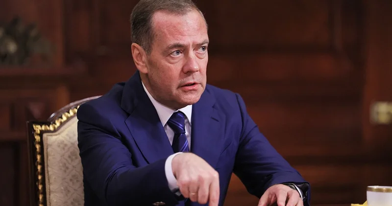 Медведев: Россия готова завершить конфликт, но не на условиях Киева