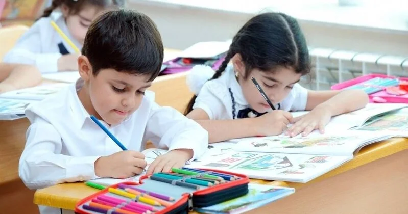 Azərbaycanda məktəbə başlama vaxtı dəyişir? KONKRET