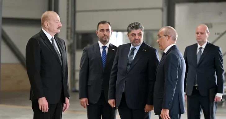 Пресс служба Президента Азербайджана опубликовала кадры открытия предприятия в Гарадагском районе