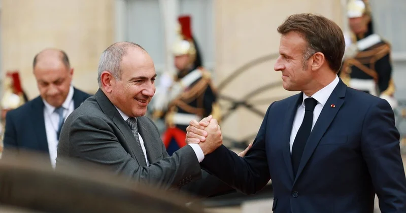 Makronun Bakıya qarşı qərəzi, Paşinyanın Paris macərası
