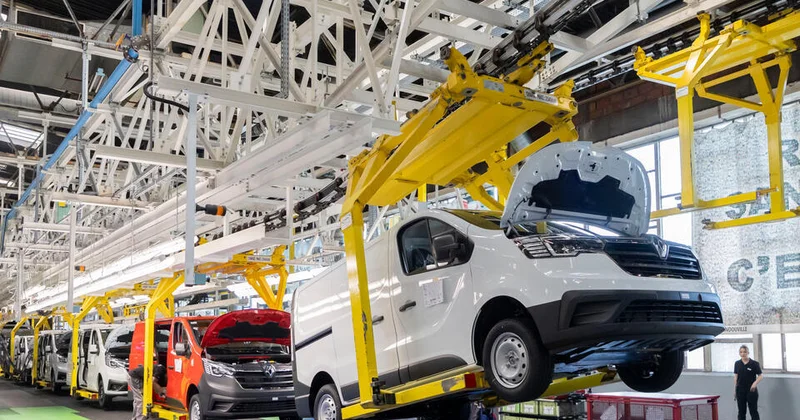Работники Renault протестуют против сборки оружия на автозаводах