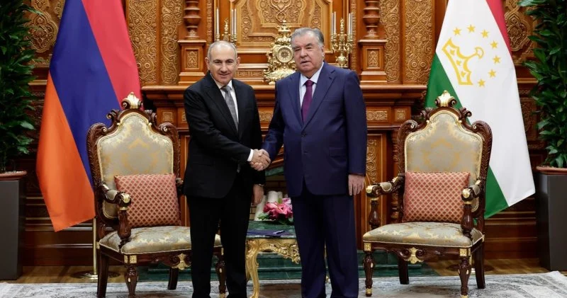 Paşinyan Tacikistan Prezidenti ilə Ermənistan Azərbaycan münasibətlərini müzakirə edib