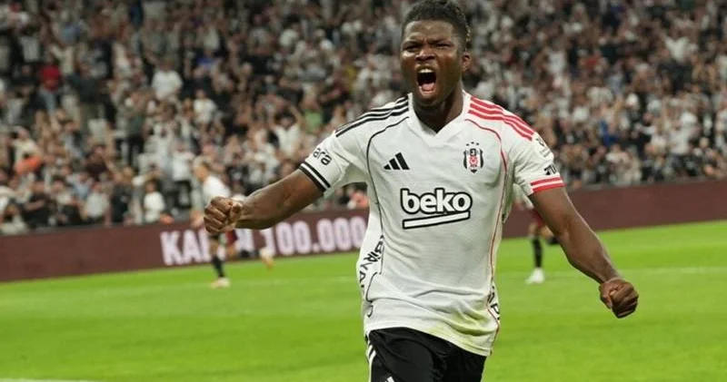 Beşiktaş hücumçusu ilə bağlı məlumat yayıb