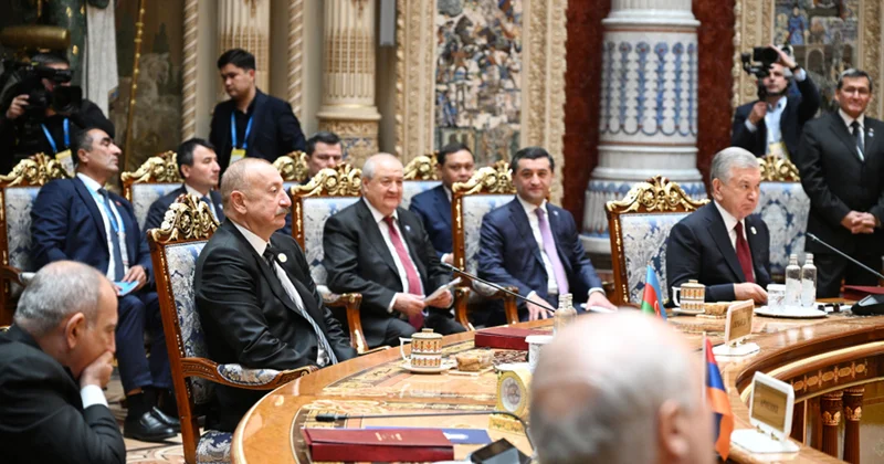 Prezident geniş tərkibdə iclasda Fotolar