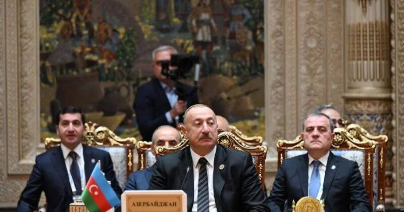 На страницах Президента Ильхама Алиева в соцсетях опубликованы кадры рабочего визита главы государства в Таджикистан ВИДЕО