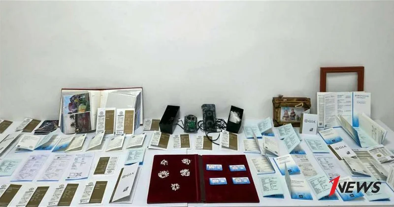 Таможня выявила бриллианты весом 120 карат, скрытые в упаковке от наушников ФОТО
