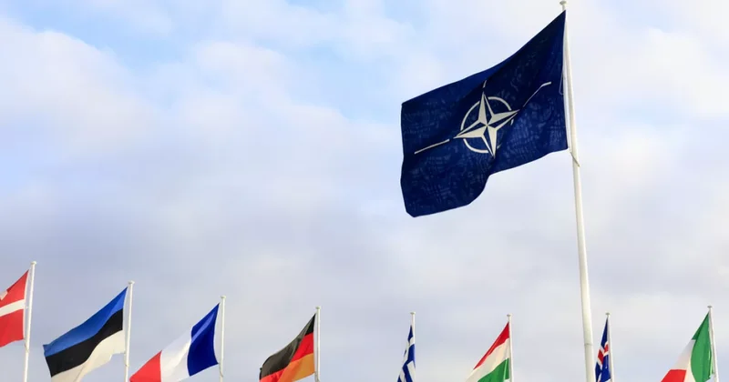 El Mundo: НАТО унифицирует планы действий при нарушении воздушного пространства