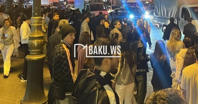 Bakı axşam saatlarında Küçələr insan selindən daşdı