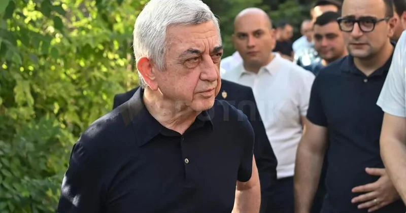 Paşinyanın ofisindən Sərkisyanın qərarına təpki: Biz sadəlövhük, ya siz eşşək?