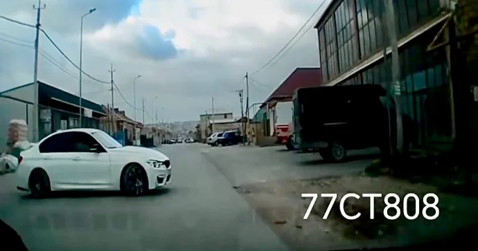 Yola necə gəldi çıxan sürücü görün necə qəza riski yaratdı REAL VİDEO