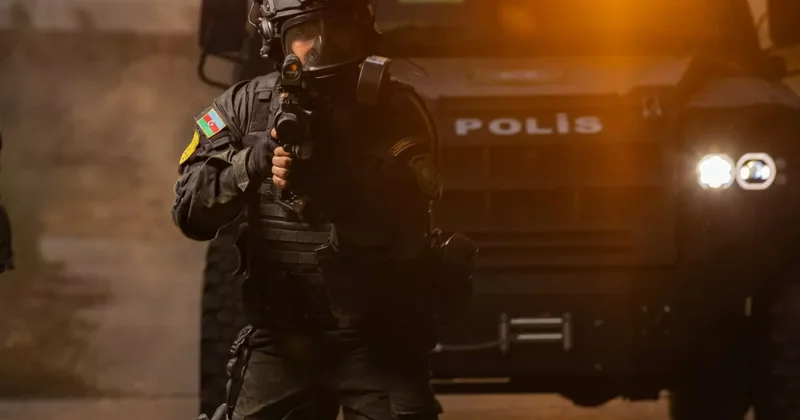 В Баку обезвредили наркомана, бросившегося с бритвой на полицейских