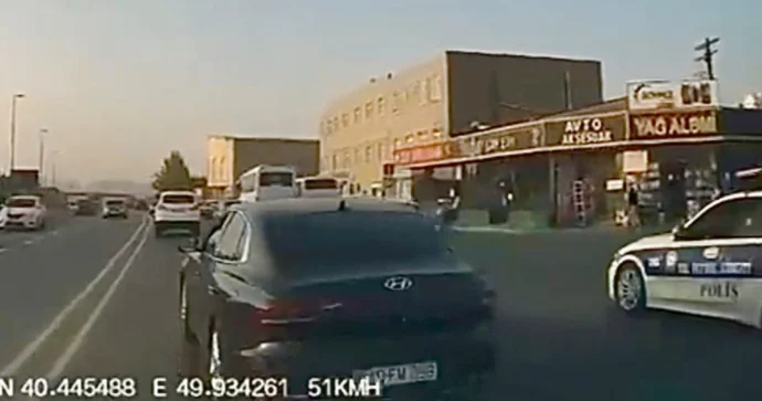 Yol polisinin yanında qəza şəraiti yaradıb qaçdı REAL VİDEO