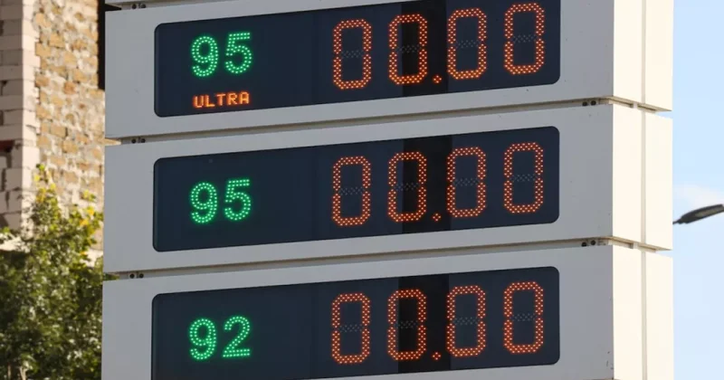 Цены на бензин в России установили 14 летний рекорд