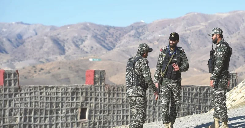 Pakistan Əfqanıstan sərhədində silahlı toqquşmada 11 əsgər ölüb