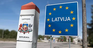 Latviya 800 dən çox rusiyalını ölkədən çıxarır...